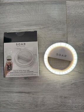 Soar clip on selfie light new in box